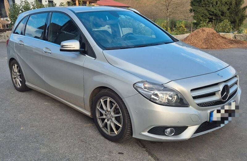 Silber Gebraucht 2013 Mercedes B180 Van / Kleinbus | 9.300 € (Superpreis) - Bild 1/4