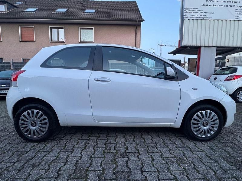 Gebraucht Toyota Yaris Cool 69 PS (50 kW) 2011 Weiß Kleinwagen