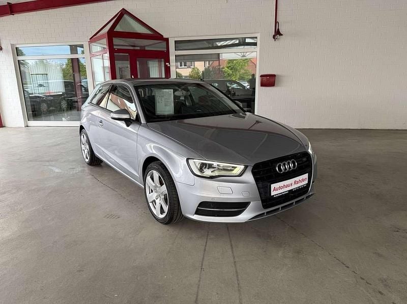 Grau Gebraucht 2015 Audi A3 Ambition Limousine | 14.999 € (Superpreis) - Bild 1/4