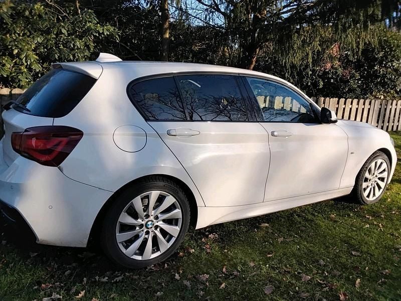 Weiß Gebraucht 2025 BMW 120 Shadowline Kleinwagen | 19.450 € (Superpreis) - Bild 1/4