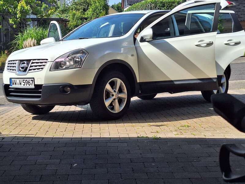 Weiß Gebraucht 2010 Nissan Qashqai Acenta SUV | 7.900 € (Etwas zu teuer) - Bild 1/4