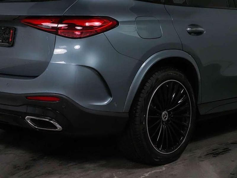 Gebraucht Mercedes GLC300 AMG 269 PS (197 kW) 2024 Metalliclack verdesilber SUV