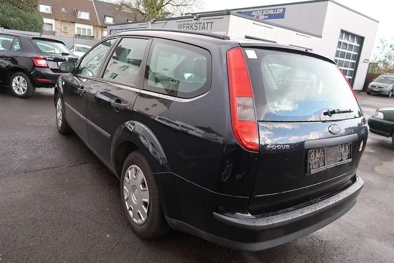 Gebraucht Ford Focus Trend 101 PS (74 kW) 2005 Pantherschwarz metallic Kombi