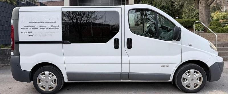 Gebraucht Renault Trafic 114 PS (83 kW) 2011 Weiß Van / Kleinbus