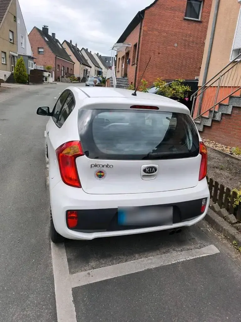 Gebraucht Kia Picanto Attract 69 PS (50 kW) 2013 Weiß Kleinwagen