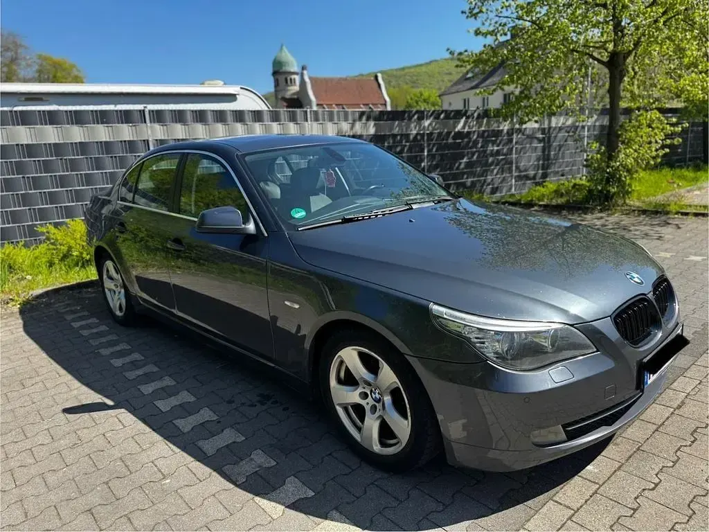 Gebraucht BMW 523 190 PS (139 kW) 2009 Grau Limousine