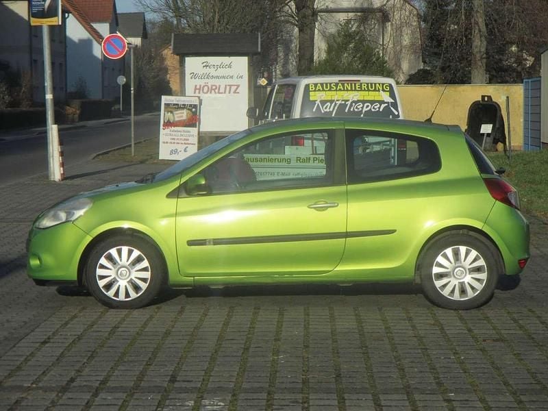 Gebraucht Renault Clio IV Authentique 65 PS (47 kW) 2012 Apfelgrün Kleinwagen