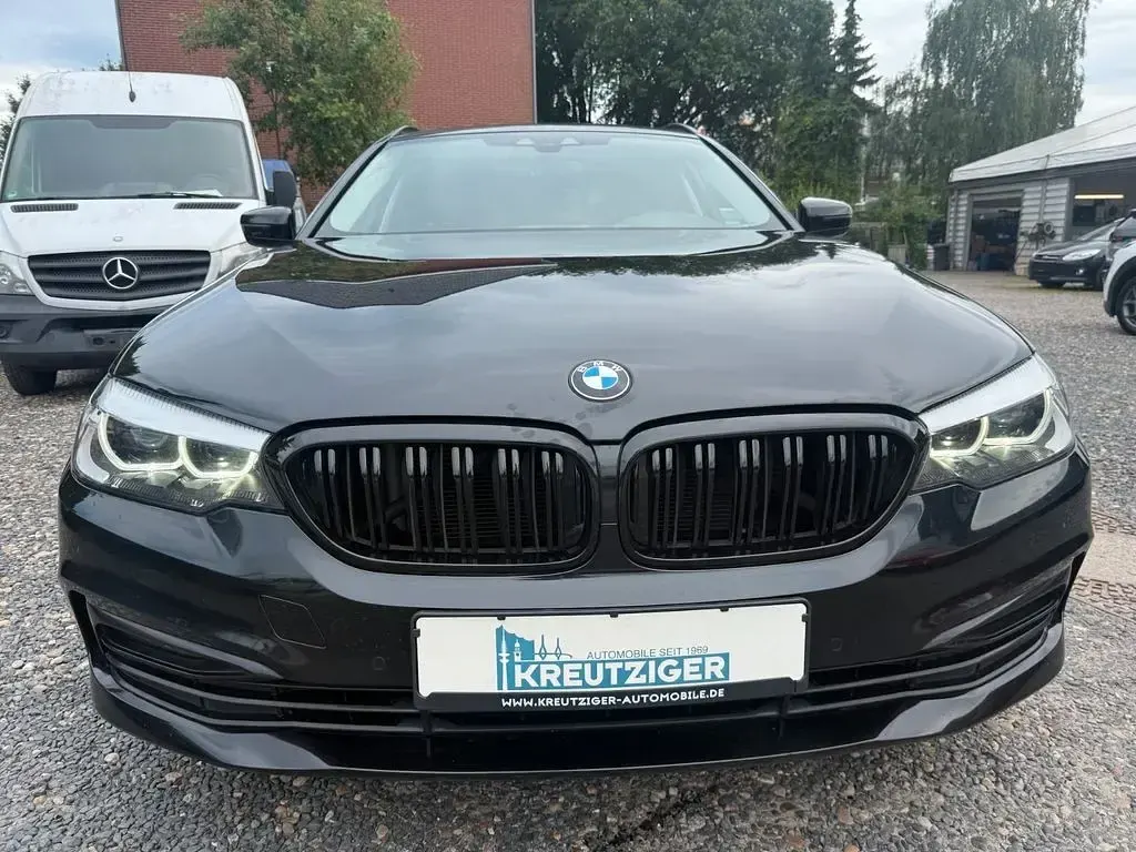Gebraucht BMW 520 190 PS (139 kW) 2019 Saphirschwarz Kombi