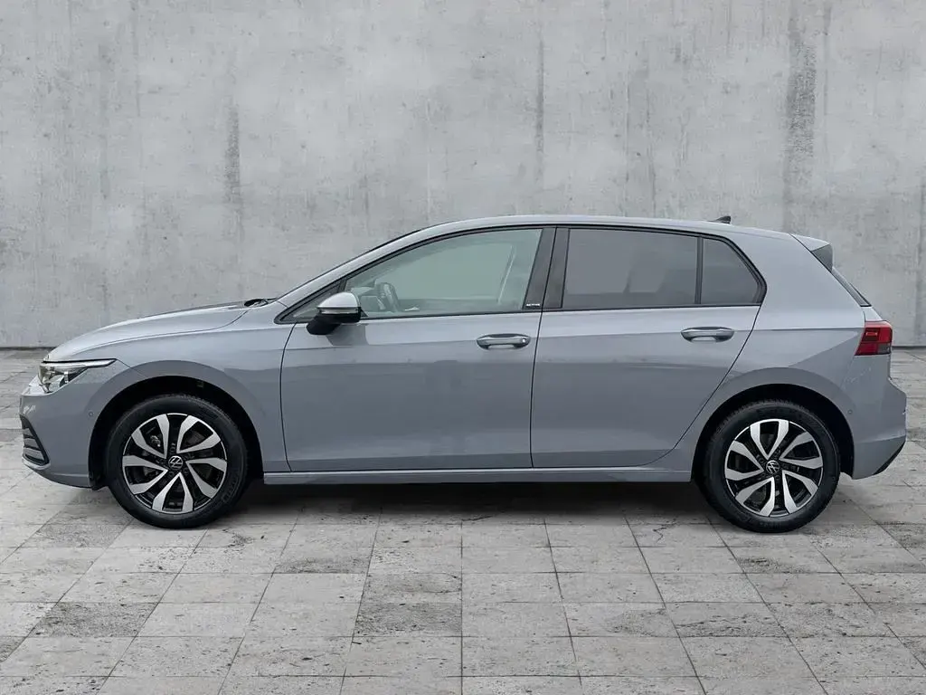 Gebraucht VW Golf VIII Active 150 PS (110 kW) 2023 Grau Limousine