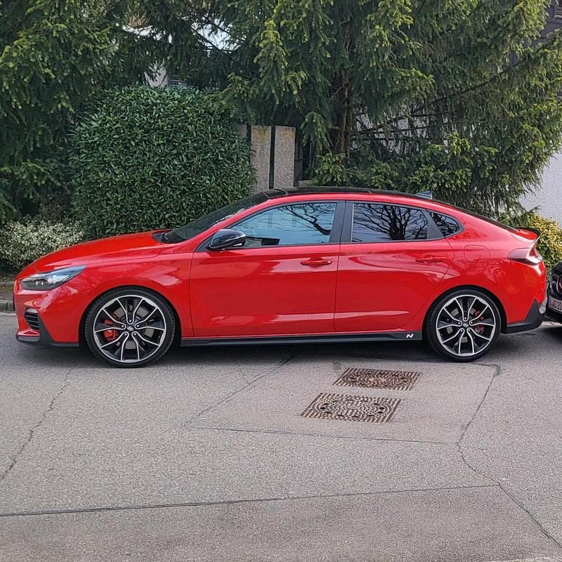 Rot Gebraucht 2019 Hyundai i30 Edition Coupé | 23.500 € (Etwas zu teuer) - Bild 1/2