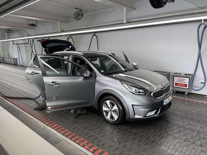 Gebraucht Kia Niro Spirit 105 PS (77 kW) 2017 Grau SUV