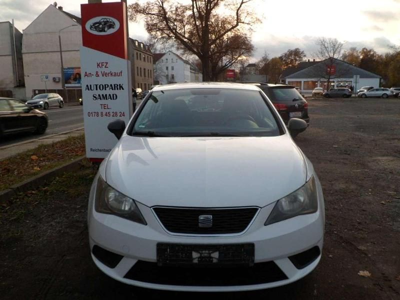"candy" weiss Gebraucht 2012 Seat Ibiza Reference Kleinwagen | 3.499 € (Guter Preis) - Bild 1/4