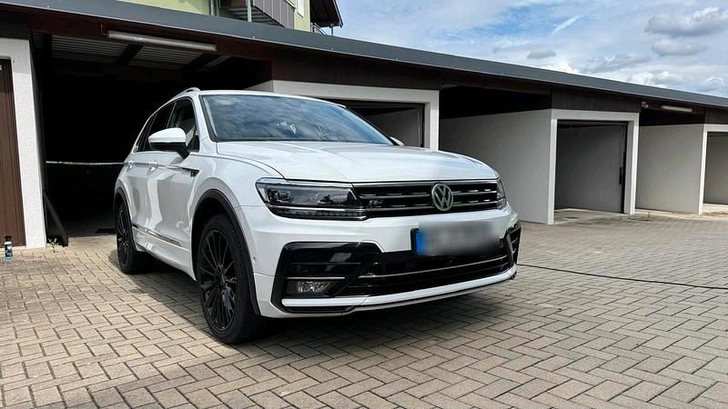 Weiß Gebraucht 2018 VW Tiguan Highline SUV | 22.290 € (Teuer) - Bild 1/4