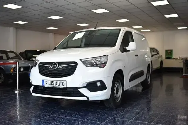 Używany Opel Combo 131 KM (96 kW) 2021 Biały Minivan