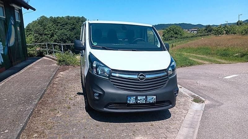 Gebraucht Opel Vivaro 121 PS (88 kW) 2019 Weiß Van / Kleinbus