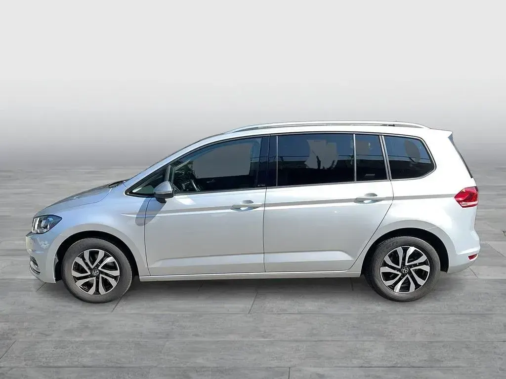 Gebraucht VW Touran Active 150 PS (110 kW) 2021 Reflexsilber metallic Van / Kleinbus
