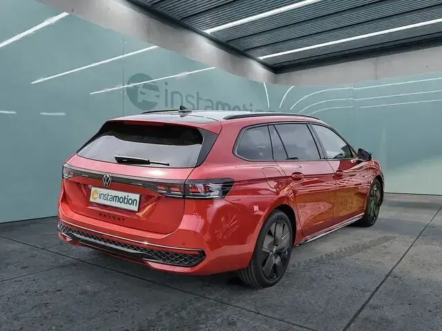 Gebraucht VW Passat R-line 150 PS (110 kW) 2024 Rot Kombi
