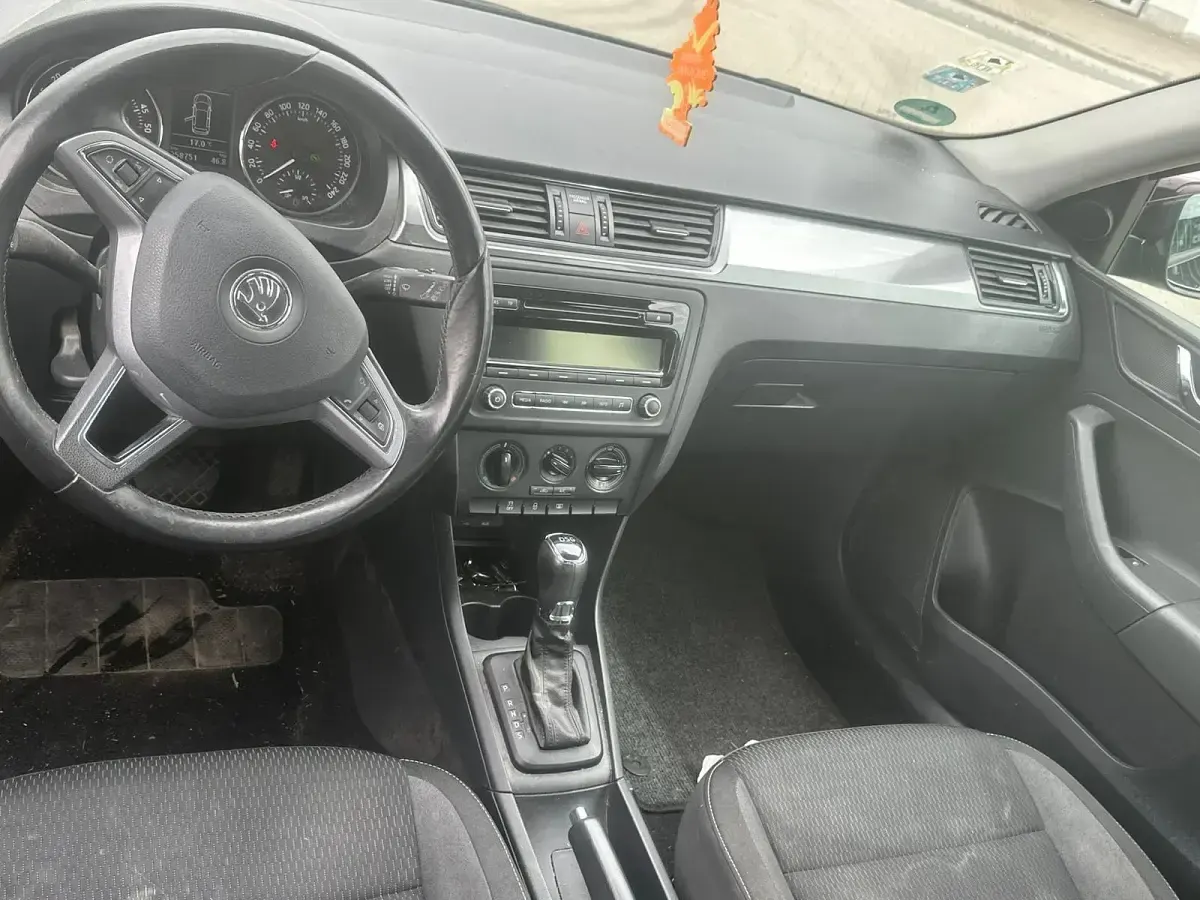 Gebraucht Skoda Rapid Active 90 PS (66 kW) 2014 Schwarz Kleinwagen