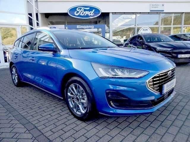 Blau metallic Neu 2025 Ford Focus Titanium Kombi | 31.289 € (Etwas zu teuer) - Bild 1/4