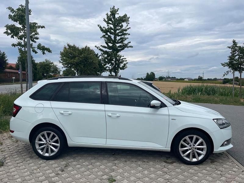 Weiß Gebraucht 2019 Skoda Fabia Ambition Kombi | 12.600 € (Fairer Preis) - Bild 1/4
