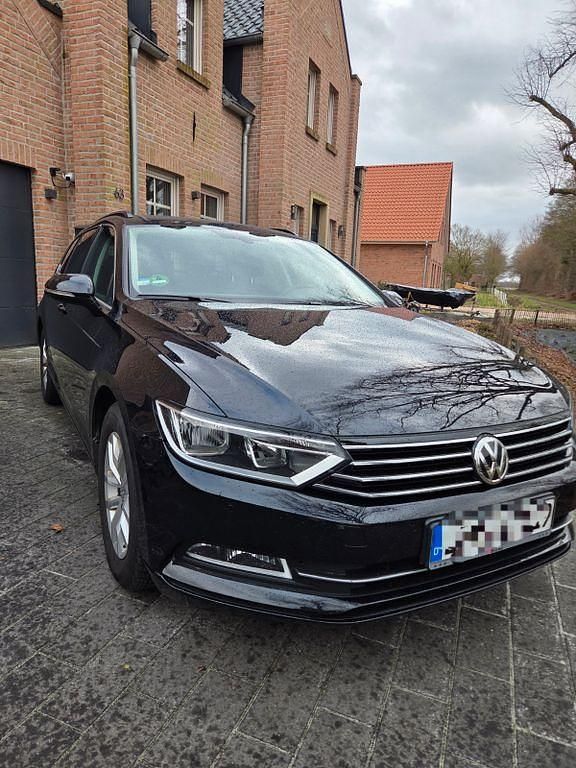 Gebraucht VW Passat Comfortline 150 PS (110 kW) 2018 Schwarz Kombi