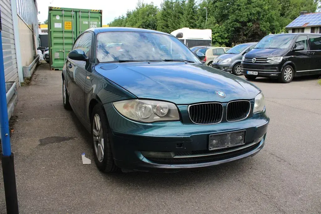 Gebraucht BMW 118 Sport Line 143 PS (105 kW) 2010 Tahitigruen metallic Kleinwagen