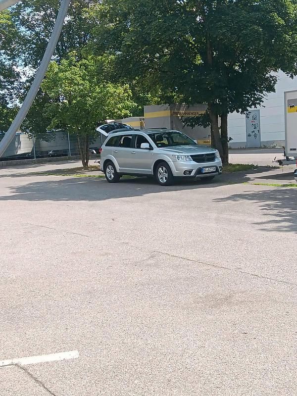 Gebraucht Fiat Freemont 140 PS (102 kW) 2012 Silber SUV