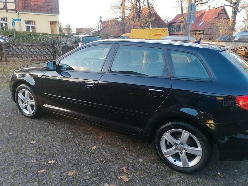 Gebraucht Audi A3 Attraction 125 PS (91 kW) 2011 Schwarz Limousine
