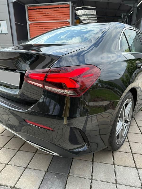 Gebraucht Mercedes A200 AMG line 163 PS (119 kW) 2022 Schwarz Limousine