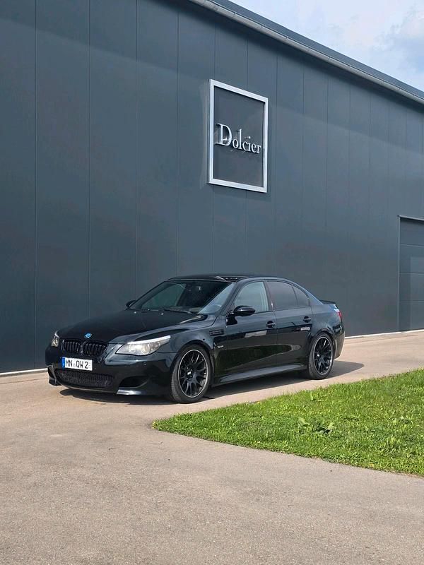 Schwarz Gebraucht 2005 BMW M5 Limousine | 29.999 € (Guter Preis) - Bild 1/4