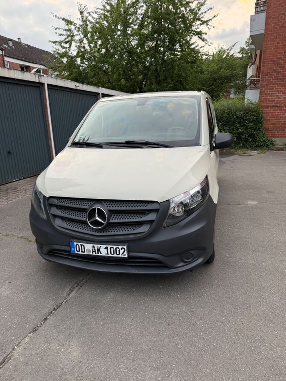 Beige Gebraucht 2019 Mercedes Vito Van / Kleinbus | 16.600 € - Bild 1/4