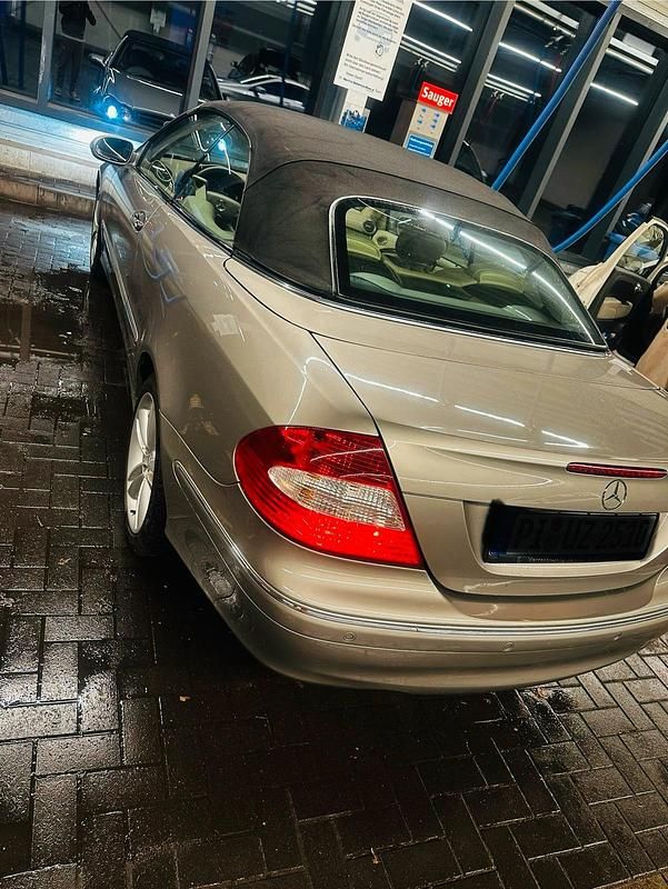 Gebraucht Mercedes CLK320 224 PS (164 kW) 2008 Grau Cabrio