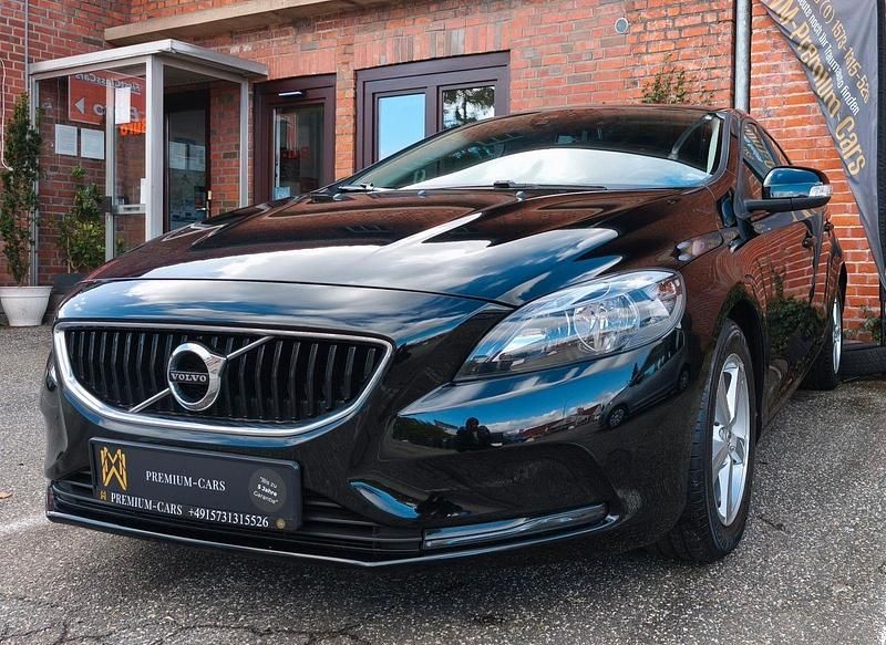 Second-hand Volvo V40 120 CP (88 kW) 2017 Negru Berlinǎ