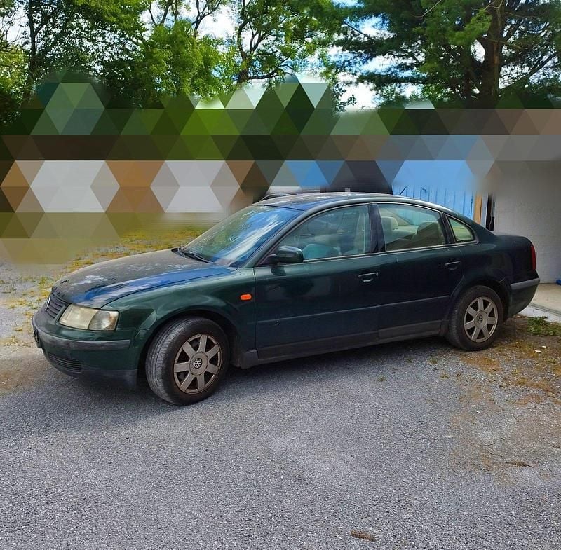 Grün Gebraucht 1996 VW Passat Limousine | 533 € (Fairer Preis) - Bild 1/4