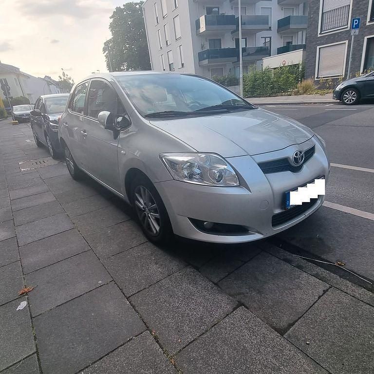 Grau Gebraucht 2009 Toyota Auris Kleinwagen | 2.900 € (Fairer Preis) - Bild 1/4