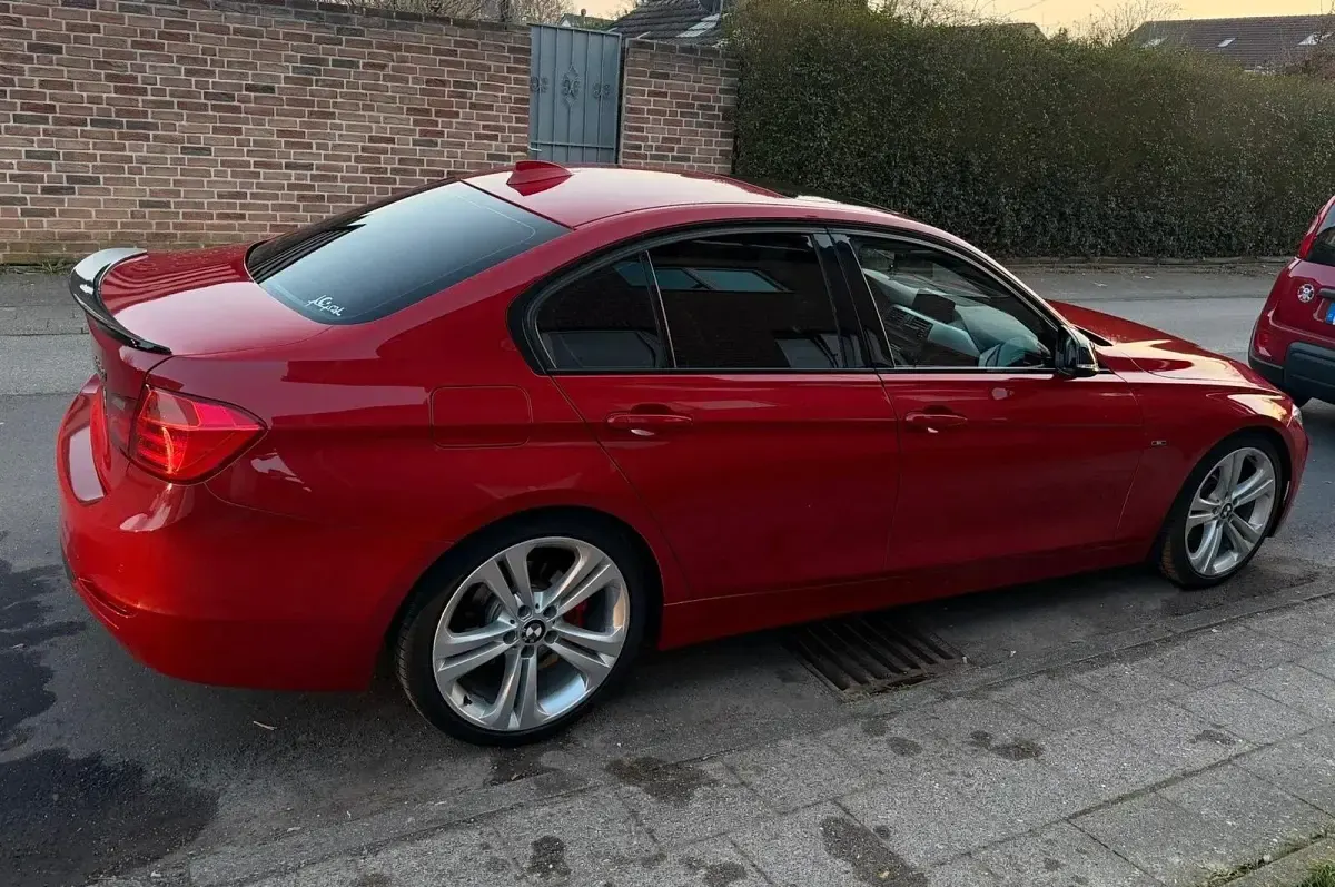 Gebraucht BMW 328 Sport Line 245 PS (180 kW) 2011 Rot Limousine