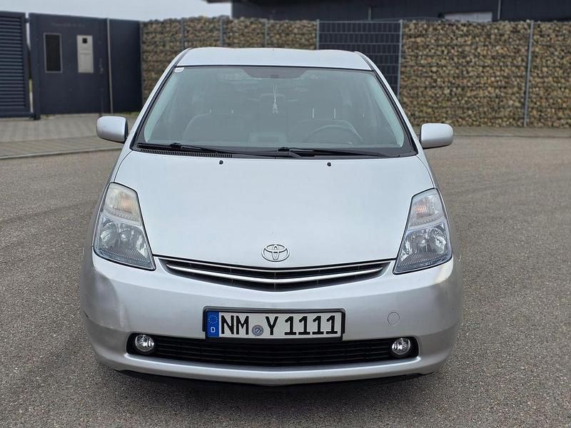 Second-hand Toyota Prius Basis 77 CP (56 kW) 2007 Argintiu Hatchback