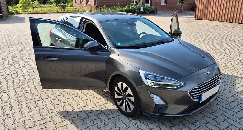 Gebraucht Ford Focus Cool & Connect 125 PS (91 kW) 2019 Grau Limousine