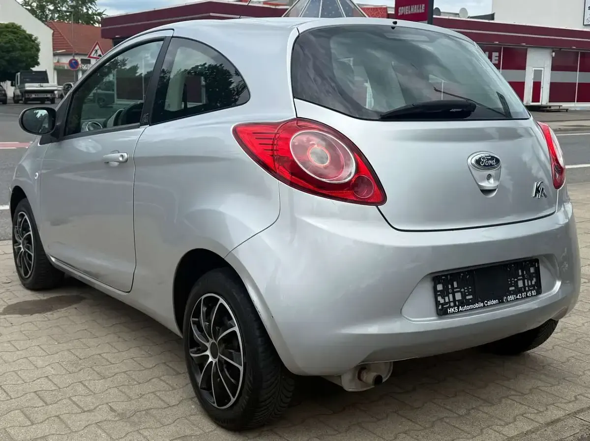 Gebraucht Ford Ka Titanium 69 PS (50 kW) 2009 Moonlightsilber metallic Kleinwagen