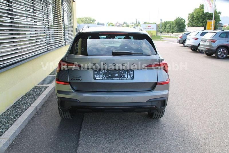 Neu Skoda Kamiq Selection 150 PS (110 kW) 2025 Grau SUV