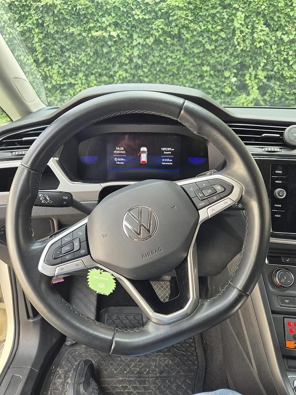Andere farben Gebraucht 2023 VW Touran Van / Kleinbus | 22.500 € (Superpreis) - Bild 1/4
