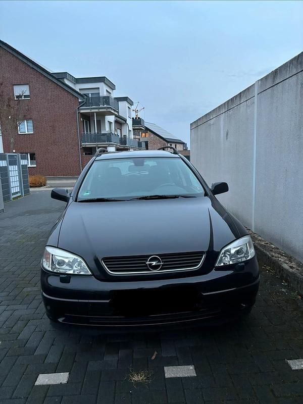 Schwarz Gebraucht 2003 Opel Astra Kombi | 4.250 € - Bild 1/4