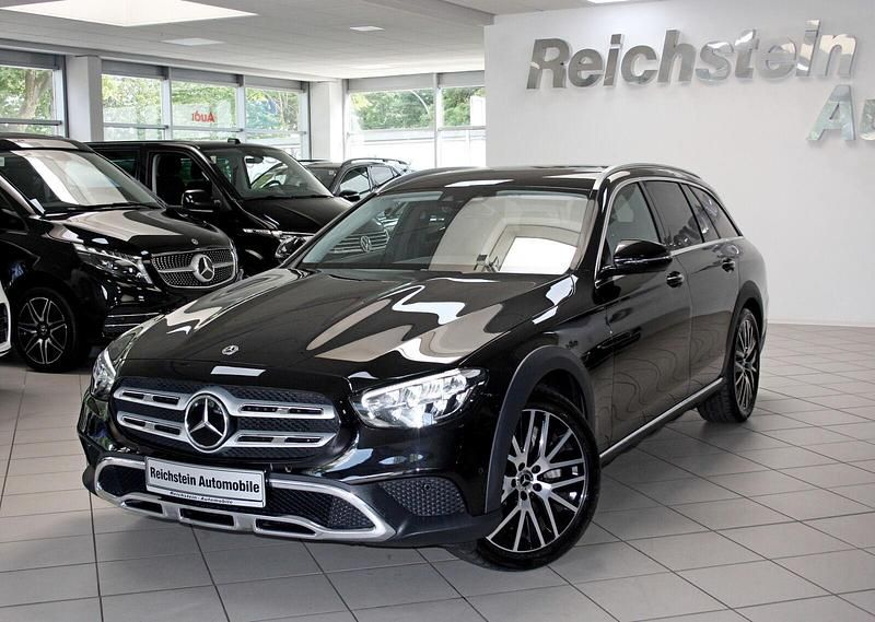 Obsidianschwarz (metallic) Gebraucht 2022 Mercedes E400 Kombi | 43.499 € (Fairer Preis) - Bild 1/4