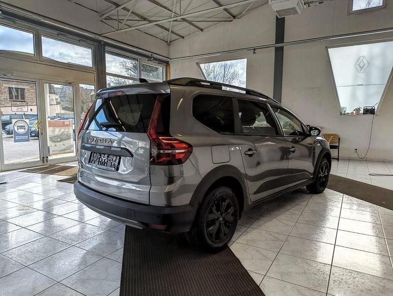 Gebraucht Dacia Jogger Extreme 140 PS (102 kW) 2024 Grau Van / Kleinbus