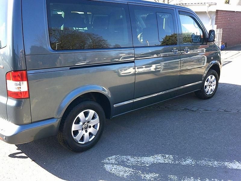 Gebraucht VW T5 Comfortline 174 PS (127 kW) 2009 Offroad grey metallic Van