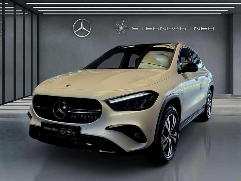 Gebraucht Mercedes GLA250 Progressive 163 PS (119 kW) 2025 Unilack polarweiß SUV