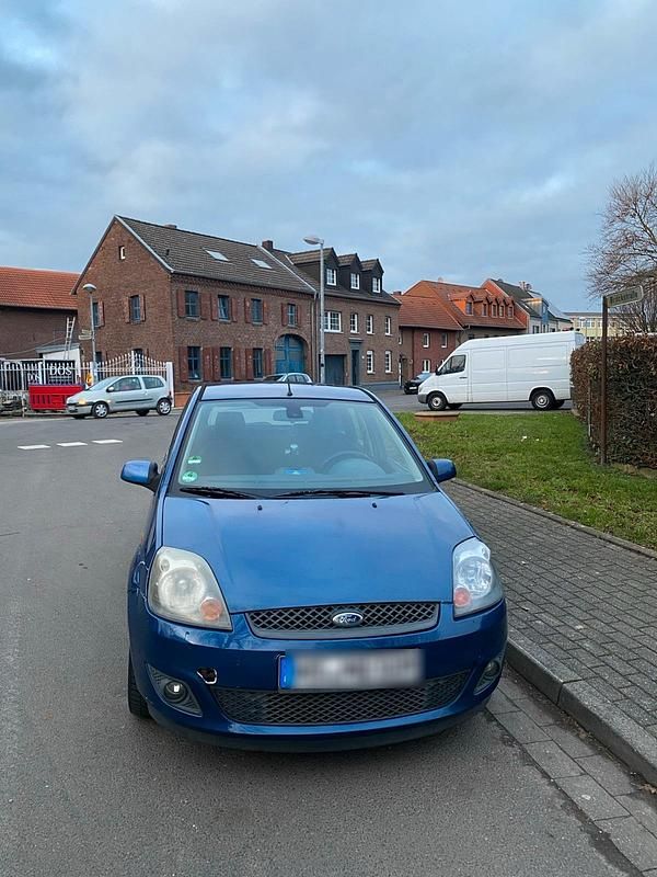 Blau Gebraucht 2008 Ford Fiesta Kleinwagen | 600 € (Guter Preis) - Bild 1/4
