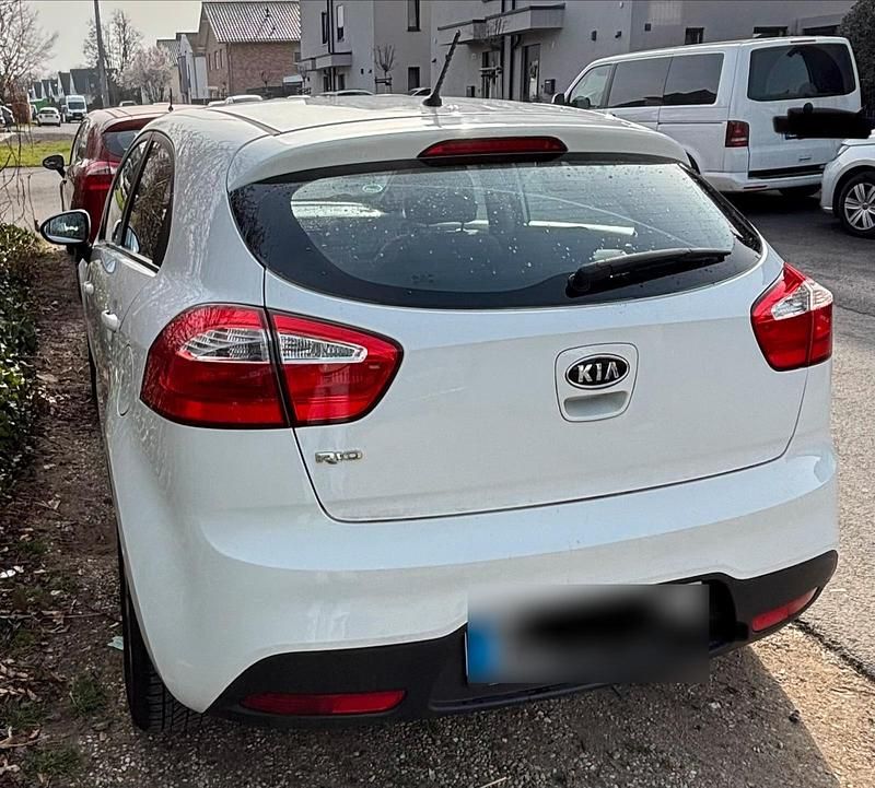 Gebraucht Kia Rio 109 PS (80 kW) 2011 Weiß Limousine