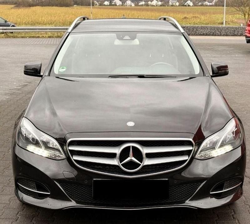 Schwarz Gebraucht 2014 Mercedes E250 Avantgarde Limousine | 18.900 € (Guter Preis) - Bild 1/4