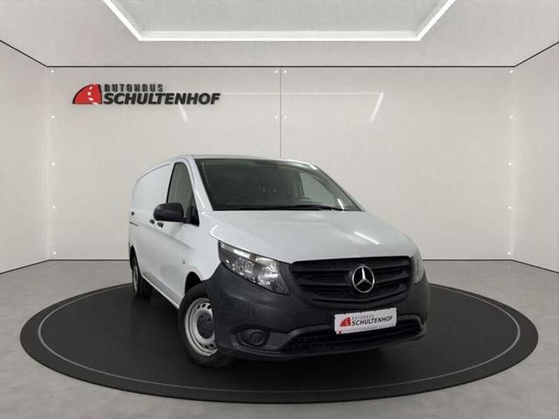 Weiß Gebraucht 2023 Mercedes Vito Van / Kleinbus | 27.499 € (Superpreis) - Bild 1/4